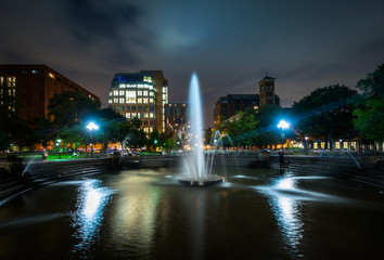 The fountain at Washington Square Park at night, in Greenwich Vi