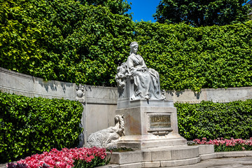 Obraz premium People Garden (Volksgarten). Empress Elizabeth Monument. Vienna.