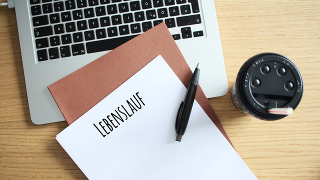 Lebenslauf auf dem Schreibtisch