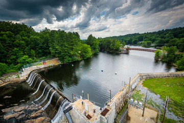 Fototapeta premium View of a dam on the Piscataquog River, from the Pinard Street B