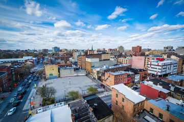 Obraz premium View of buildings near Lexington Market, in Baltimore, Maryland.
