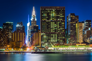 Fototapeta na wymiar View of the Manhattan skyline at night, from Gantry Plaza State