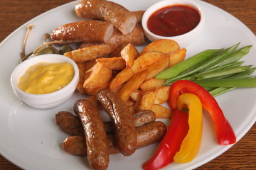 beer snack of sausages and mashed potatoes