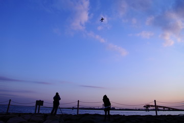 Jonanjima Seaside Park in Tokyo, JAPAN ( Visitors can closely observe boats passing through Tokyo Bay and airplanes landing at and taking off from Haneda Airport.)