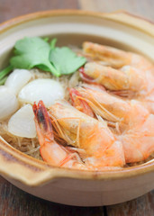 casseroled shrimps with glass noodles