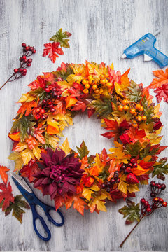 handmade diy artifical autumn wreath decoration with leaves berr