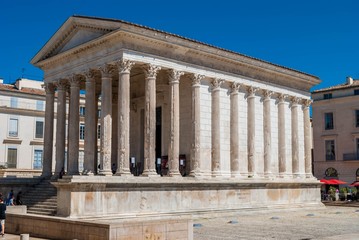 Obraz premium Nîmes, la maison carré.