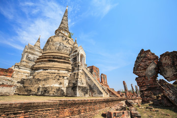 Obraz premium Pagoda and Stupa temple in ancient city