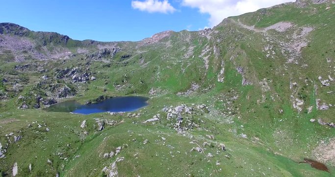 Laghetto di montagna - Aerial view_ Valmalenco - Lago di Arcoglio