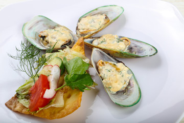 Baked mussels in cream sauce