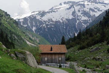 Fototapeta na wymiar A Breathtaking little village in the alps with a stunning view o