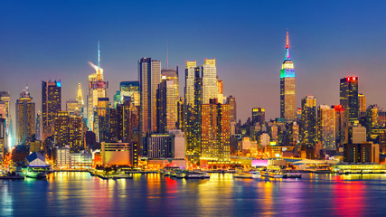 Panele Szklane Podświetlane  Widok na Manhattan nocą, Nowy Jork, USA