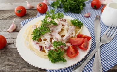 Spaghetti a La Carbonara with melted cheese