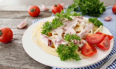 Spaghetti a La Carbonara with melted cheese