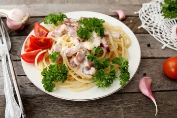 Spaghetti a La Carbonara with melted cheese
