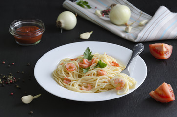 Pasta with shrimps and tomato sauce