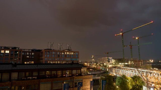 Zeitraffer vom Gewitter und Sturm mit vielen Blitzen in Hamburg, Deutschland