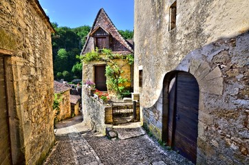 Fototapeta na wymiar Quaint lane in the beautiful Dordogne village of Beynac, France