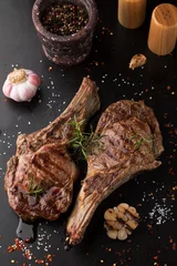 Papier Peint photo Lavable Steakhouse Grilled Beef steak with pepper, rosemary and salt