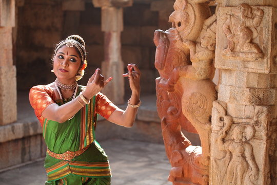Kuchipudi Dance: అరంగేట్రంలోనే కూచిపూడి నృత్యంతో అదరగొట్టిన లహరి.. ప్రముఖుల  ప్రశంసలు - Telugu News | Nalgonda native venu kumar reddy daughter lahari  debut in kuchipudi America | TV9 Telugu