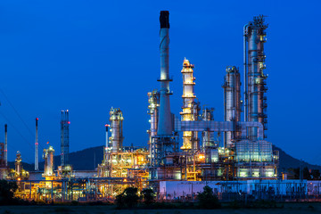 Plakat Oil refinery is working at night in thailand
