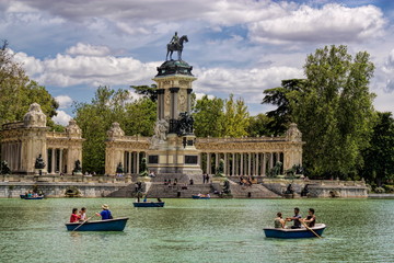 Naklejka premium Madrid, Spanien - Erholung im Retiro-Park
