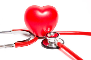 rotes Herz mit Stethoskope
