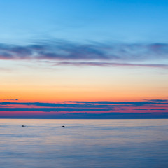 Obraz premium sunset on the beach with a wooden breakwater, long exposure
