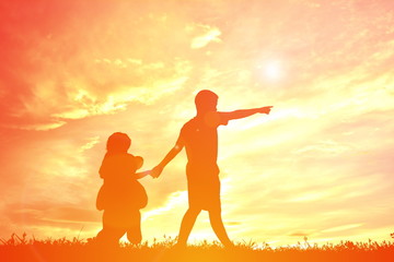 Fototapeta premium Silhouette children playing on sunset