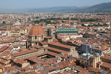 Fototapeta na wymiar View to Basilica di San Lorenzo and Mercato di San Lorenzo in Florence, Tuscany Italy 