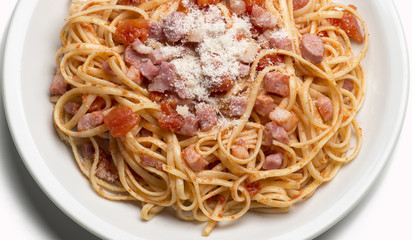 spaghetti with amatriciana sauce in the dish on the wooden table