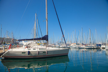 Fototapeta na wymiar sailboats in the Harbor of the city of Toulon, southern France