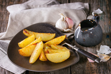 Fried potatoes with sauce