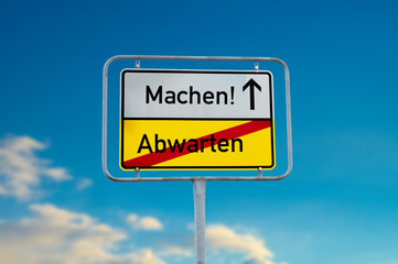Ortsschild Machen/Abwarten