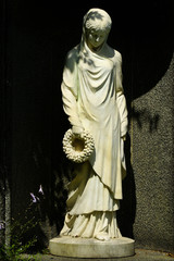 Statue auf einem Friedhof