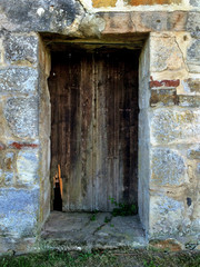 Klostermauer mit altem Tor