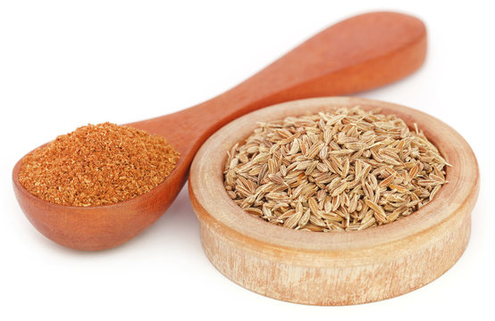 Crushed cumin with whole ones
