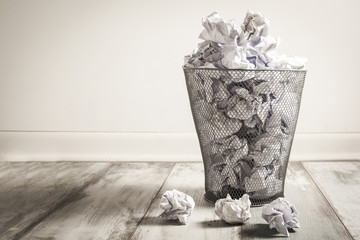 Crumpled paper in the trash can - obrazy, fototapety, plakaty