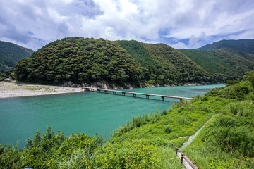 Obraz premium 岩間沈下橋（高知県四万十川）