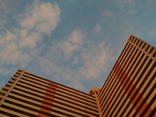 하늘이 보이는 아파트건물