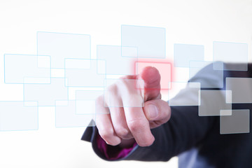 Präsentation Finger am Touchscreen mit hellem Hintergrund