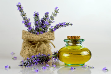 Obraz na płótnie Canvas Lavender oil