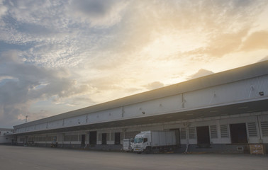 Obraz premium Warehouse on cloudy