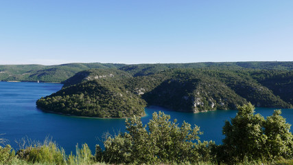 Fototapeta na wymiar tourisme,lac et lubéron