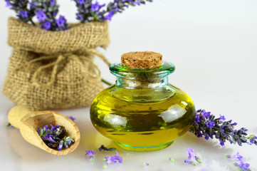 Obraz na płótnie Canvas Lavender oil in the bottle