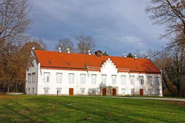 Fototapeta na wymiar Novi Dvori Castle