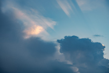 Fototapeta na wymiar Setting sun in cloudy sky