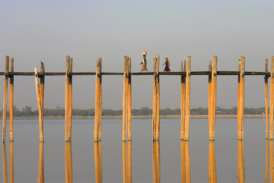 U Bein Bridge, Taugthaman Lake, Amarapura, Mandalay, Myanmar (Burma)