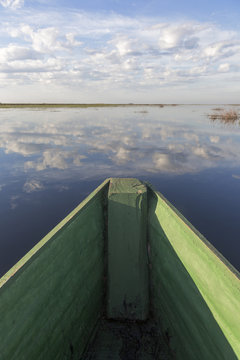 Canoa y cielo en Esteros del Ibera