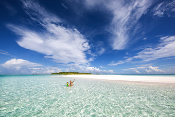 Beautiful beach in the Maldives - obrazy, fototapety, plakaty